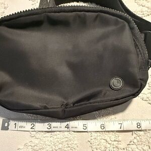 Source Unknown Black Belt Bag Sleek Design